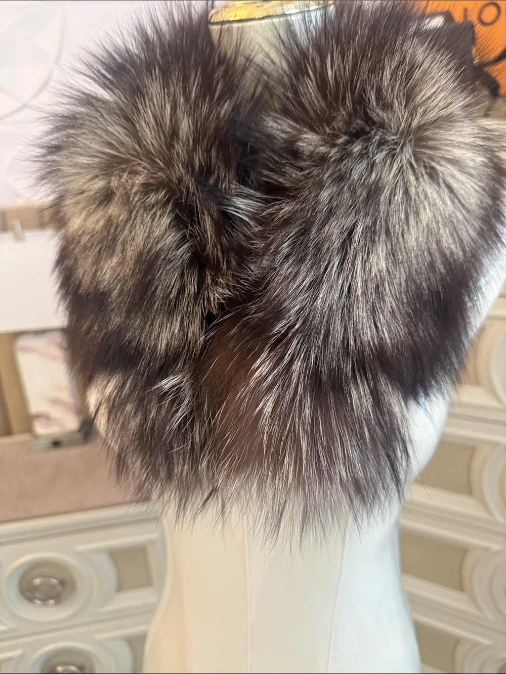 Saga fox fur collar